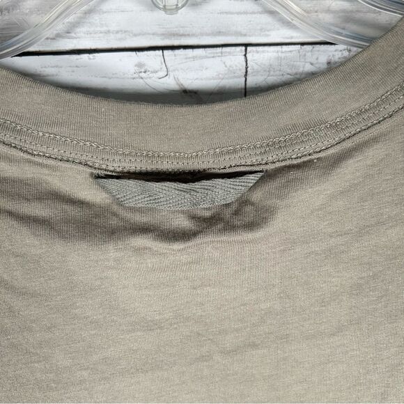 Free People Movement Inspire Logo Sage Green Crop T-shirt S NWT $48 - Picture 6 of 9